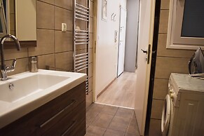 A Skip Away from the Acropolis Museum