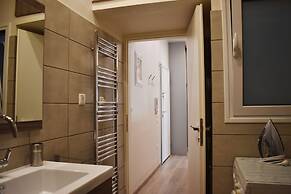 A Skip Away from the Acropolis Museum