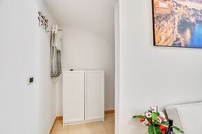 Tiny House 21 Bright Aparment