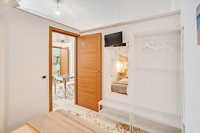 Tiny House 21 Bright Aparment