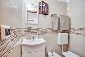 Tiny House 21 Bright Aparment