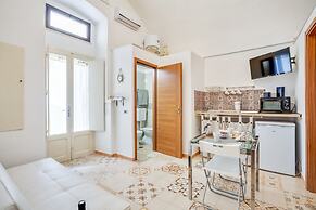 Tiny House 21 Bright Aparment