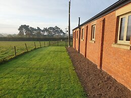 The Shippon -hot Tub ext chg - Superking-log Fire