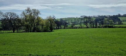 The Shippon -hot Tub ext chg - Superking-log Fire