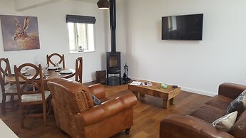 The Shippon -hot Tub ext chg - Superking-log Fire