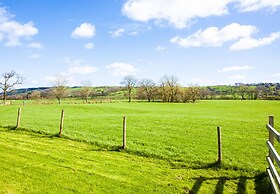 The Shippon -hot Tub ext chg - Superking-log Fire