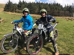 The Shippon -hot Tub ext chg - Superking-log Fire