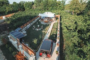 Vira Garden House
