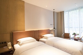 voco Thousand Island Lake by IHG