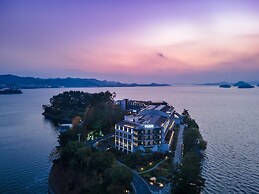 voco Thousand Island Lake by IHG