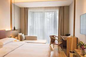 voco Thousand Island Lake by IHG