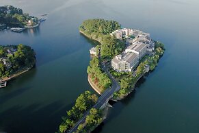 voco Thousand Island Lake by IHG