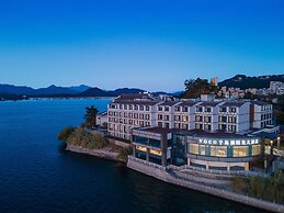 voco Thousand Island Lake by IHG