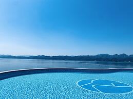 voco Thousand Island Lake by IHG