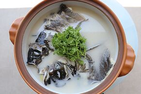 voco Thousand Island Lake by IHG