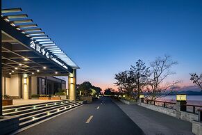 voco Thousand Island Lake by IHG