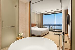 voco Thousand Island Lake by IHG