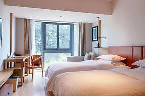 voco Thousand Island Lake by IHG