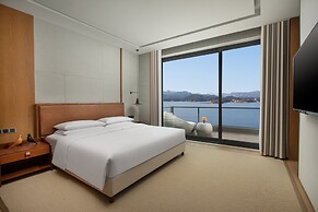 voco Thousand Island Lake by IHG