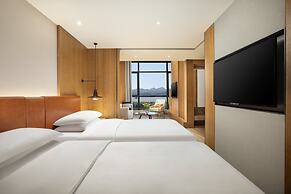 voco Thousand Island Lake by IHG