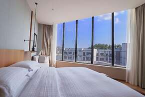 voco Thousand Island Lake by IHG