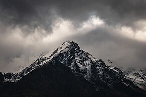 Vertical Sky Luxury Suites