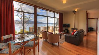 The Beach House- Essentially Tas Dover