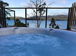 The Beach House- Essentially Tas Dover