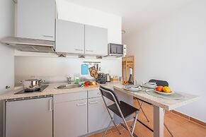 Magnolia Apt. 1 Front Lake