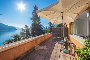 Magnolia Apt. 1 Front Lake