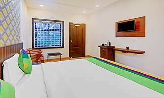 Itsy Hotels Igloo Residency Raja Seat