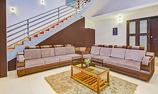 Itsy Hotels Igloo Residency Raja Seat