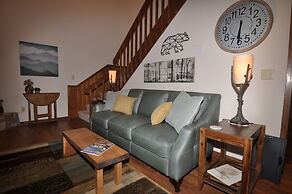 The Crest 200c 2 Bedroom Condo by Redawning