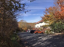 The Crest 200c 2 Bedroom Condo by Redawning