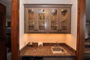 The Crest 200c 2 Bedroom Condo by Redawning