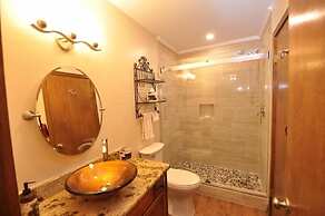 The Crest 200c 2 Bedroom Condo by Redawning