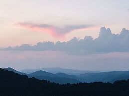 The Crest 200c 2 Bedroom Condo by Redawning