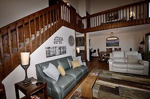 The Crest 200c 2 Bedroom Condo by Redawning