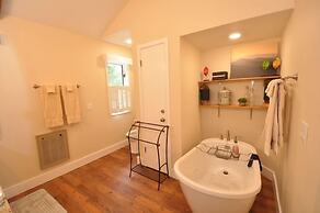 The Crest 200c 2 Bedroom Condo by Redawning