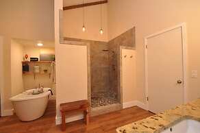 The Crest 200c 2 Bedroom Condo by Redawning