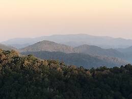 The Crest 200c 2 Bedroom Condo by Redawning