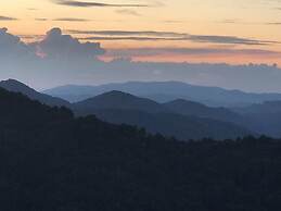 The Crest 200c 2 Bedroom Condo by Redawning