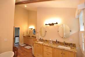 The Crest 200c 2 Bedroom Condo by Redawning