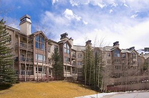 Highlands Westview 202 3 Bedroom Condo by RedAwning