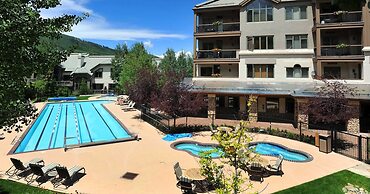 Highlands Westview 202 3 Bedroom Condo by RedAwning