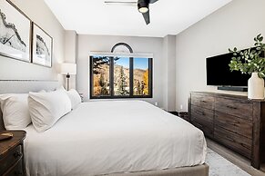 Highlands Westview 202 3 Bedroom Condo by RedAwning