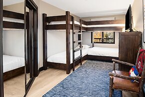 Highlands Westview 202 3 Bedroom Condo by RedAwning