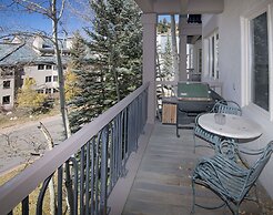 Highlands Westview 202 3 Bedroom Condo by RedAwning