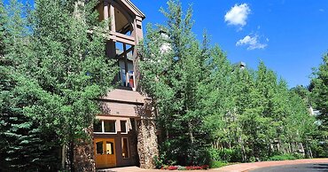 Highlands Westview 202 3 Bedroom Condo by RedAwning