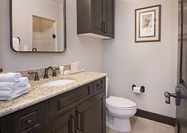 Highlands Westview 202 3 Bedroom Condo by RedAwning